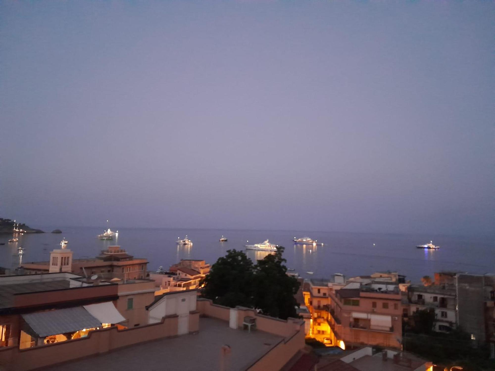 Mungi Bay, Flat With Sea View Roof Top Terrace Giardini Naxos Exterior photo