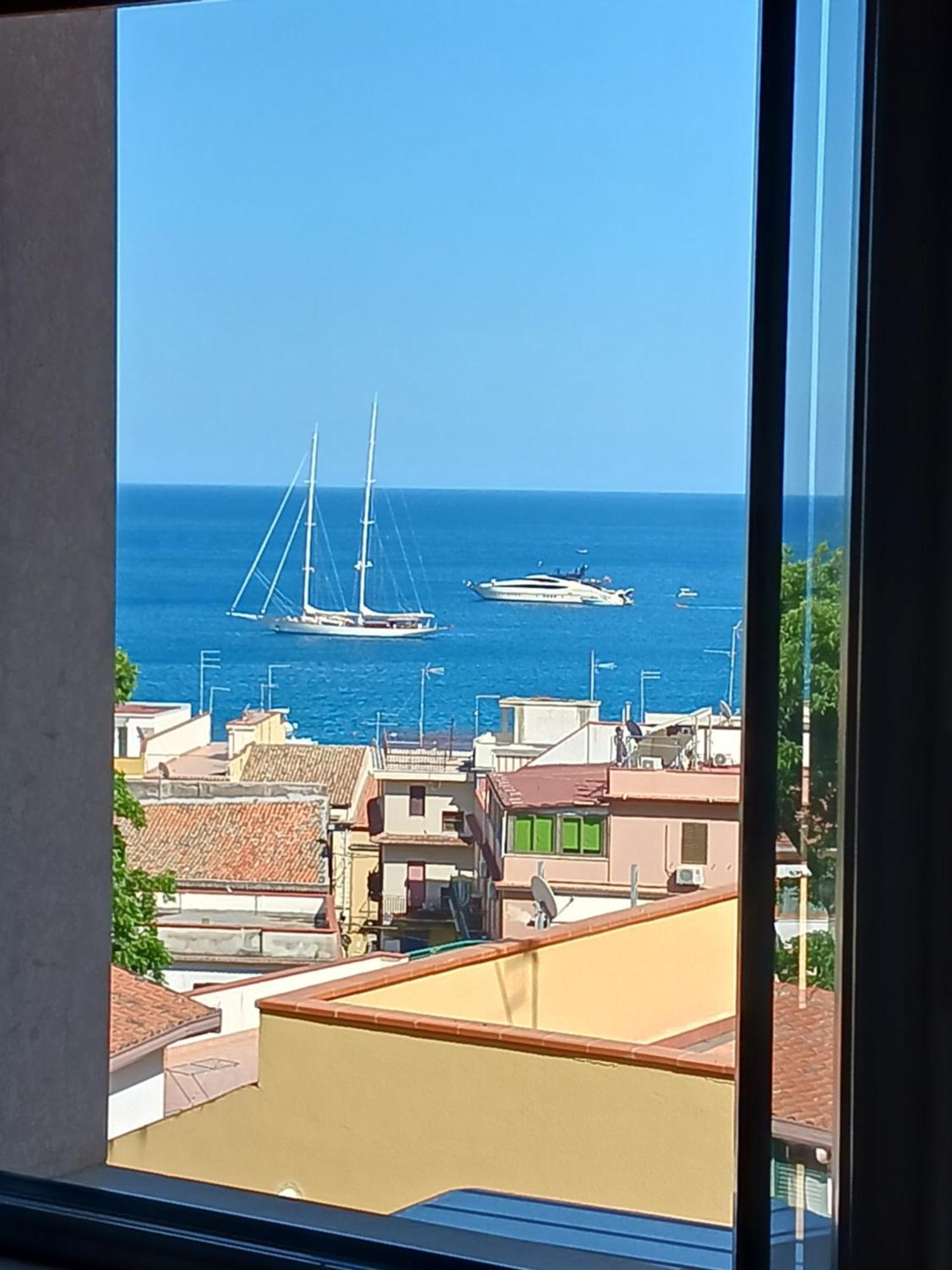 Mungi Bay, Flat With Sea View Roof Top Terrace Giardini Naxos Exterior photo