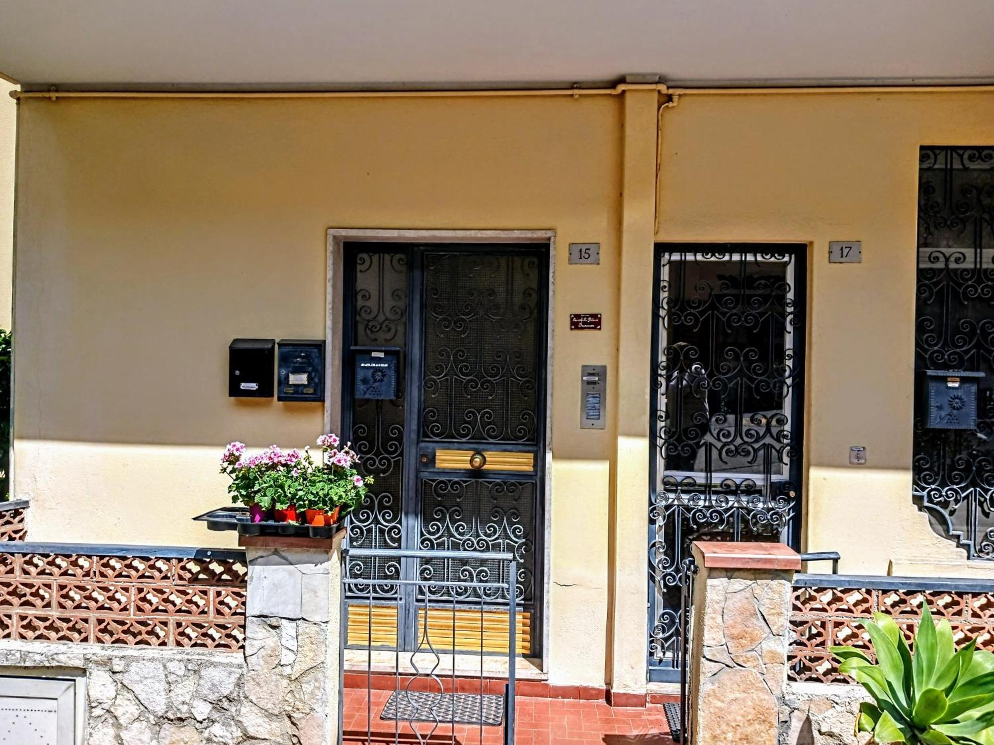 Mungi Bay, Flat With Sea View Roof Top Terrace Giardini Naxos Room photo